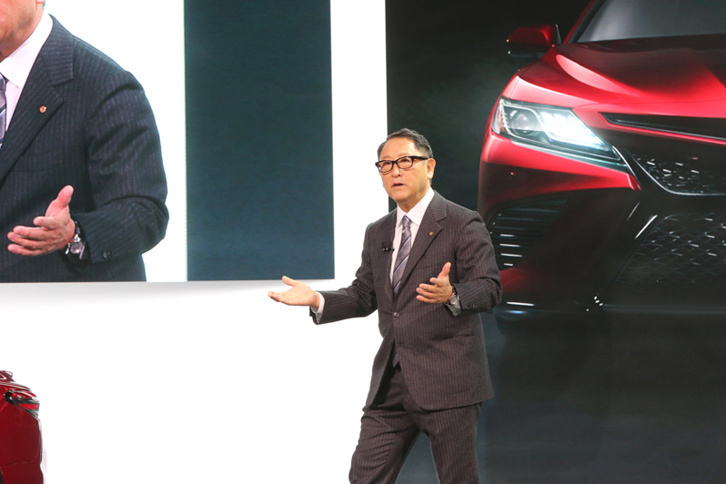 プレスカンファレンスで登壇するトヨタ自動車の豊田章男社長。