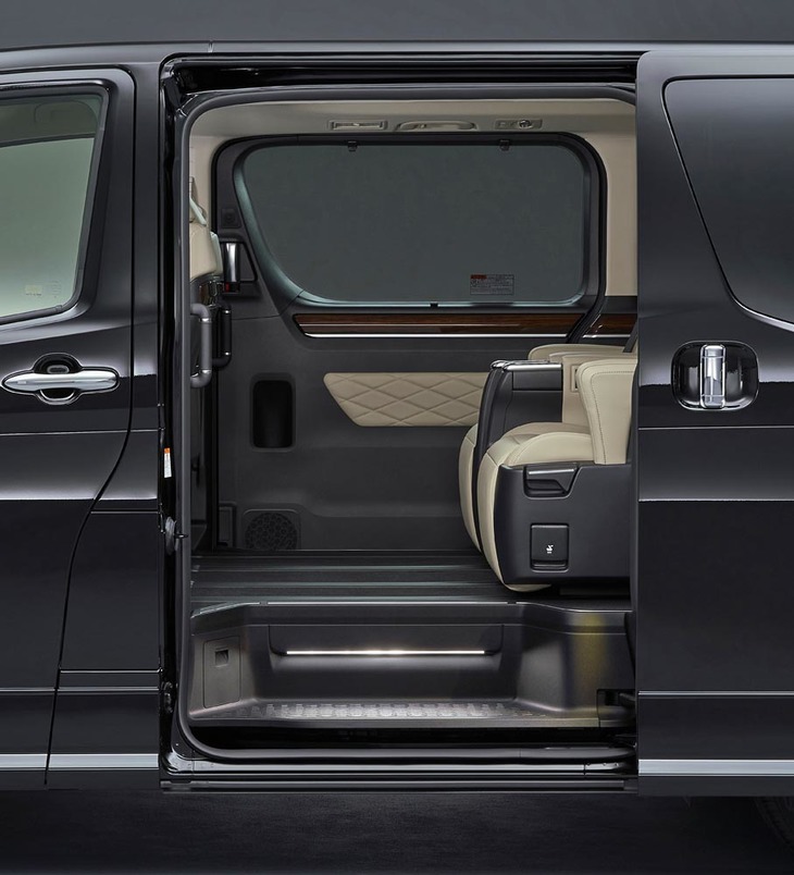 スライドドアの開口幅は1000mmを確保。