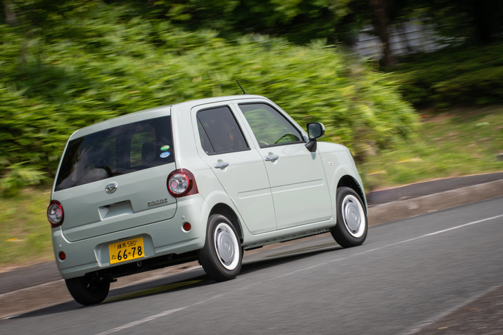 燃費性能は、FF車で29.8km/リッター、4WD車で27.0km/リッターとアナウンスされている（ともにJC08モード）。