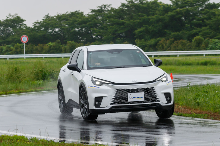 225/55R18サイズの「eプライマシー」を装着した「レクサスLBX」ではシャープなハンドリングと低ロードノイズを実感することができた。