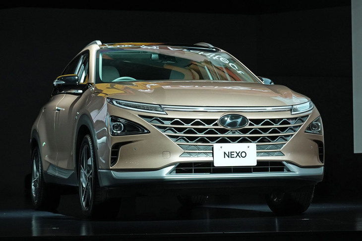 日本で買える最もコンパクトなFCV「ヒョンデ・ネッソ」。コンパクトとはいえ、そのサイズは全長×全幅×全高＝4670×1860×1640mmで、車重も1870kgもある。