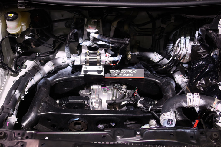 トヨタGRヤリスMコンセプト（フロントボンネット下のスペース）