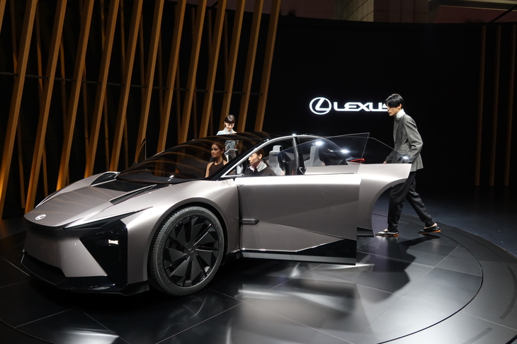 レクサスLF-ZC