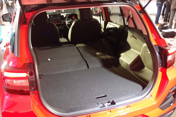 ダイハツ・ロッキーG（ラゲッジルーム）