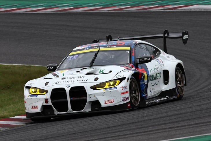 GT300クラスの勝者となった、No.7 Studie BMW M4（荒 聖治／柳田真孝）。