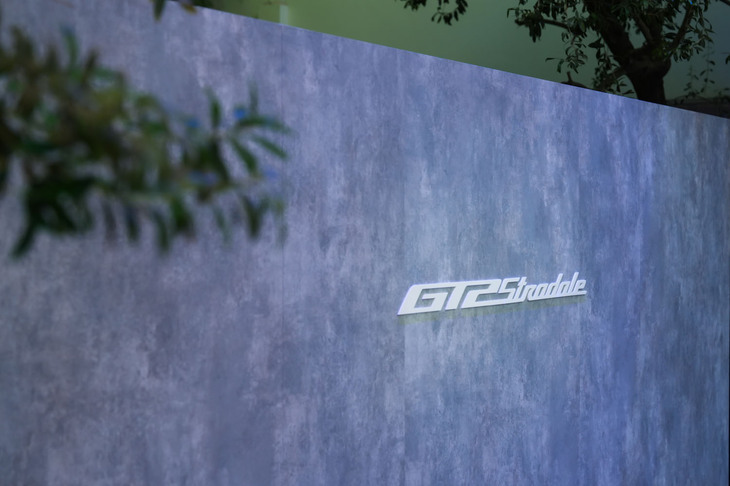 「マセラティGT2ストラダーレ」の発表会場。