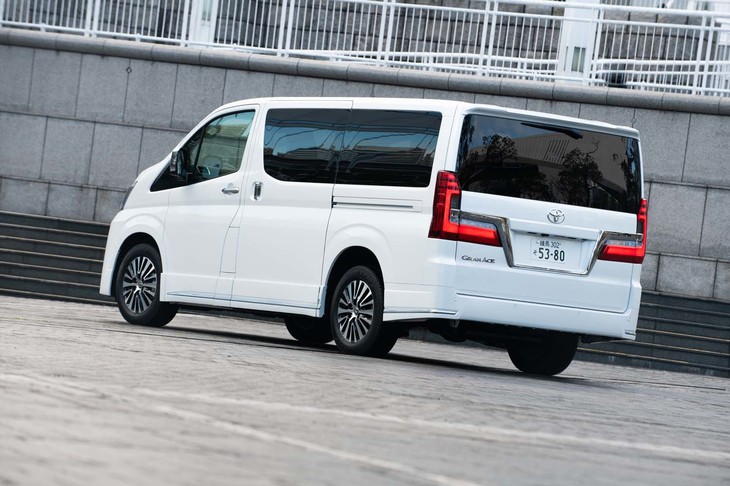 海外では主に「メルセデス・ベンツVクラス」と市場を分かつことになる「グランエース」。日本のほか、東南アジアやアフリカ、中南米、オセアニアなどでも扱われるが、意外なことに中国での販売計画はないという。