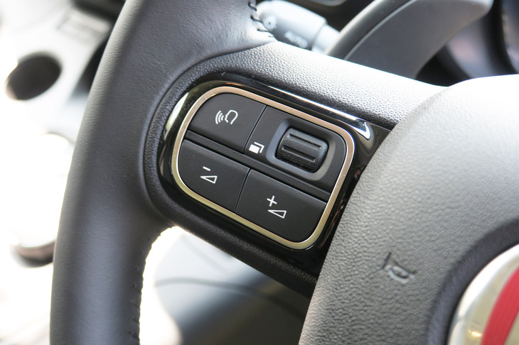 フィアット・ドブロ（ステアリングスイッチ）