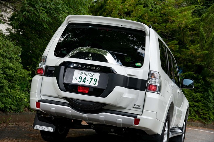 メッキのスペアタイヤカバーとリアデフレクター、マッドフラップといった人気のディーラーオプションを組み合わせた「ファイナルエディションアクセサリーパッケージ」（12万2752円）が設定されている。