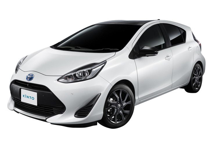 「アクアS“KINTOツーリングセレクション”」。ボディーカラーは写真の「ホワイトパールクリスタルシャイン」を含む全4色。