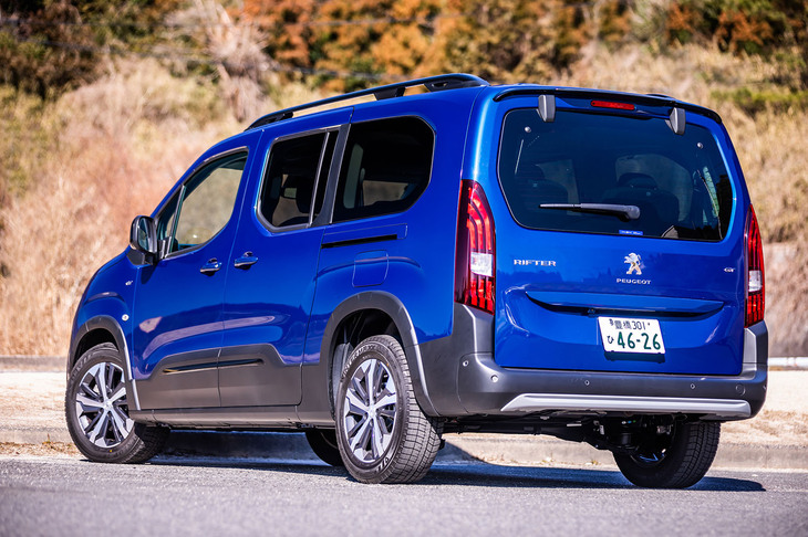 「リフター ロングGT」のボディーサイズは全長×全幅×全高＝4760×1850×1900mm、ホイールベースは2975mm。先に導入された標準ボディー車よりも全長で355mm、全高で20mm、ホイールベースで190mm大きくなっている。