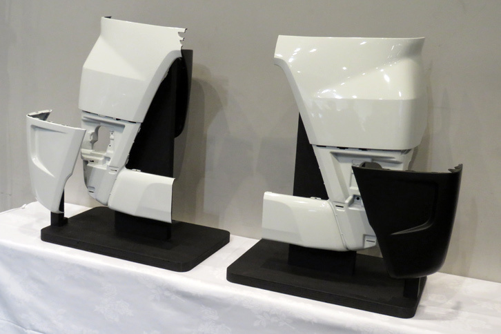 「ハイゼット カーゴ」に採用されたフロントバンパーのコーナーピース。損傷時にはコーナーピースだけの交換が可能で、修理の負担を低減することができる。