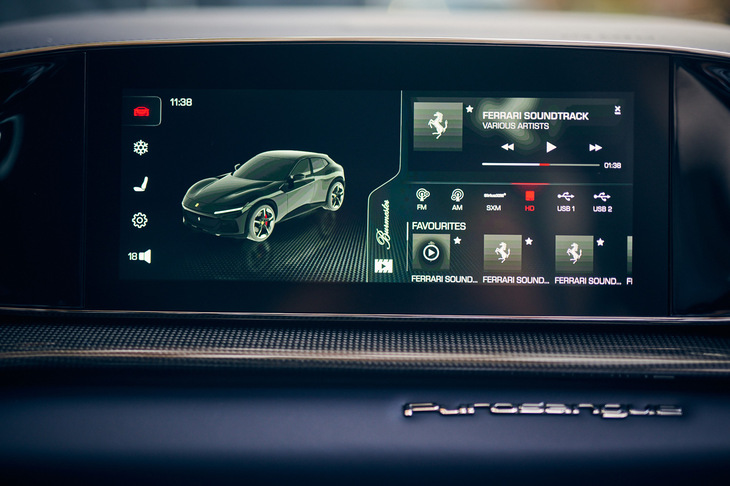 フェラーリ・プロサングエ（パッセンジャーディスプレイ）