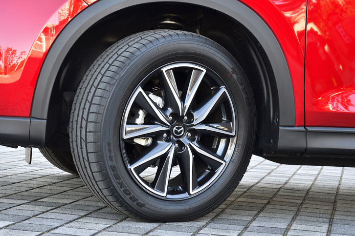 今回試乗した2台には225/55R19サイズの「トーヨー・プロクセスR46」が装着されていた。