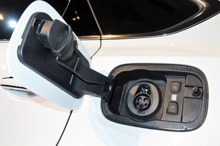 ベントレー・ベンテイガ ハイブリッド（充電口）