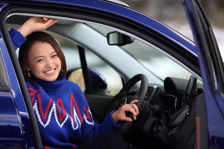 ＜プロフィール＞
	いとう りな
	86/BRZ Raceなどで活躍する現役の女性レーシングドライバー。レースクイーンとしてサーキットに通ううちにモータースポーツの魅力に目覚め、2008年に活動をスタート。アジアパシフィックラリーや韓国のKSF（KOREA SPEED FESTIVAL）など、海外のレースにも挑戦している。