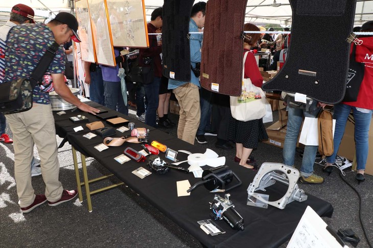 クラシックマツダの取り組みで再供給されるようになったNAロードスターの復刻パーツも展示。ブースでは、新たに「NAロードスターパーツ情報サービス」が開始されることも告知された。これは、レストアでの交換部品を基に、ユーザーがリフレッシュしたい箇所の推奨パーツなどを教えてくれるサービスだ。