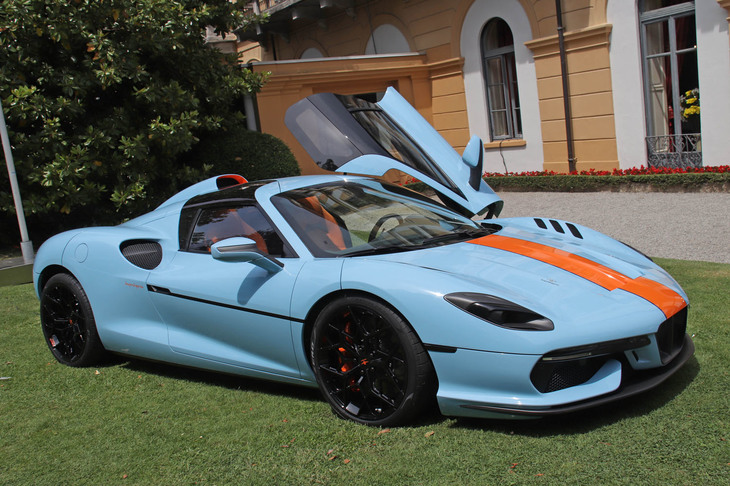 「トゥーリング・スーペルレッジェーラ・アレーゼRH95」（2021年）。同社の誕生95年を記念して製作されたV8ミドシップ車で、18台が限定生産される。