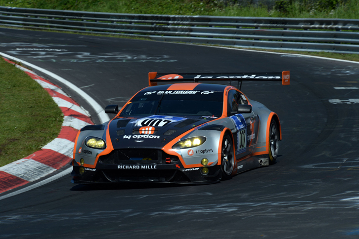 アストンマーティンは2台の「V12ヴァンテージGT3」をSP9クラスに投入。予選で7号車が9位につけたものの、決勝ではわずか32周でリタイア。予選18位の27号車も17周でリタイアするなど、レース序盤で戦線を離脱することとなった。