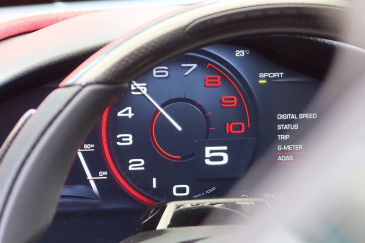 フェラーリ・アマルフィ（メーターパネル）