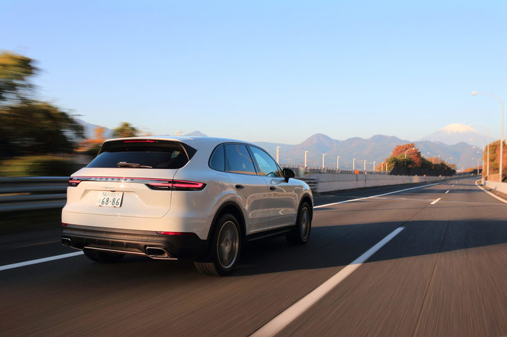 今回は、高速道路主体で420kmほどの道のりを試乗。燃費は満タン法で8.4km/リッター、車載の燃費計で8.1km/リッターを記録した。