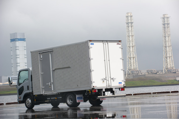 いすゞ・エルフ ワイドキャブ ロングボディー ドライバン