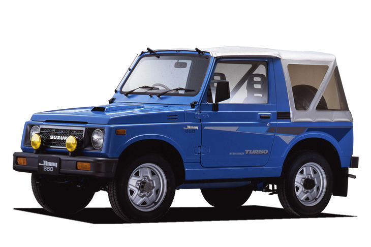 筆者が所有していた「JA11」の「フルメタルドアCC」。フルメタルドアとは、窓枠まで備わる金属製のドアのこと。逆に窓枠のないドアのことはハーフドアという。また、JA11は660cc規格のエンジンを搭載した初の「ジムニー」であると同時に、リーフスプリングを備えた最後のジムニーとしても知られている。