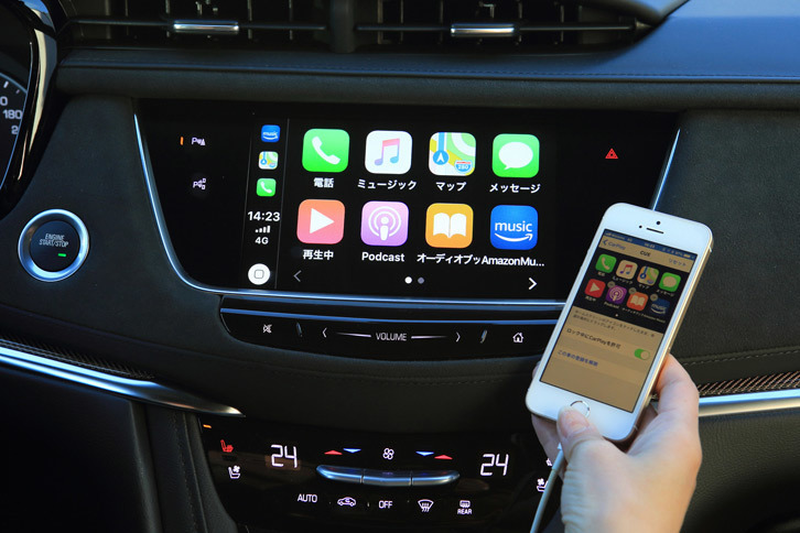 「Apple CarPlay」や「Android Auto」は、スマートフォンに搭載される機能やアプリなどを、車載のインターフェイスで操作できるようにするシステムのこと。日本で販売されるキャデラック車とシボレー車では、基本的に全車標準装備となっている。