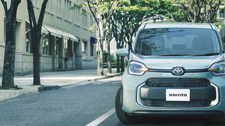 新型「トヨタ・シエンタ」のフロントまわり。