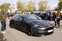 午前10時過ぎ、次々と来場車が現れた。これは2代目「アストンマーティン・ヴァンキッシュ」。