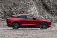 
	アストンマーティンでは初となるSUV「DBX」。2019年11月に、中国・北京でデビューした。
	
