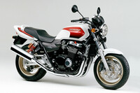 1998年2月に発売された「CB1300スーパーフォア」。