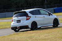 積極的にサーキット走行会を開催するなど、クルマを楽しむ機会の提供にも腐心するニスモ。こうした姿勢も、ファンから熱く支持される要因なのだ。