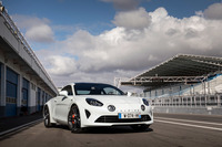 試乗はポルトガルの首都、リスボンの郊外に位置するエストリルサーキットと、その付近のワインディングロードで行われた。