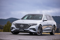 ボンネットに輝くスリーポインテッドスター！ 「メルセデス・ベンツE300エクスクルーシブ」発売