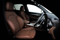 「アルファ・ロメオ・ステルヴィオ」の限定車「ヴィスコンティエディション」登場の画像