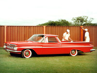 1959年「シボレー・エルカミーノ」。荷台を持つものの、基本的な構造は乗用車（この初代は「インパラ」など）と共通。モデルは5世代にわたり、1987年まで存在した。