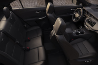 「XT4」の居住空間。リアシートのレッグルームは、クラストップの広さが確保されているという。