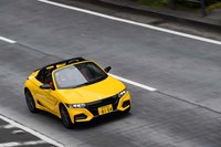 4輪の接地性を向上すべく、専用開発のエアロパーツをまとう「S660モデューロX」。小さなボディーでも強い存在感を放つ。