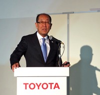 次期型「ミライ」への思いを熱く語る、田中義和さん。これまで「プリウスPHV」や「ミライ」といったトヨタのエコカー開発に関わってきた。