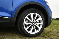 今回の試乗車両は標準装備となる17インチサイズの10本スポークデザインホイールに、215/55R17サイズの「ハンコック・ヴェンタス プライム3」タイヤが組み合わされていた。