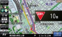 安全な運転に欠かせないのが道路標識の順守。一時停止などを見落としては重大な事故を起こしかねない。そんなときもゴリラなら安心。標識の数十メートル手前からポップアップ画面と音声で注意を呼び起こしてくれる。このほかにも踏切、急カーブ、制限速度、指定方向外進入禁止、高速レーン減少、合流の各案内が用意されている。