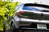 リアコンビランプは従来型のデザインをベースに、クリアレンズを用いてリニューアル。リアバンパーやバンパー下部に組み込まれるディフューザーの形状も変更されている。