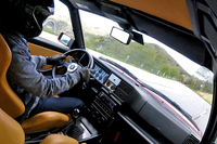 車内からの眺め。浅間ヒルクライムのコースは、昭和40年代にもヒルクライムが行われていた歴史ある道。走り屋にもファンが多いという。