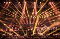 オーケストラによる演奏が会場を包み込む。