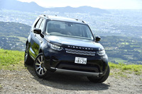 サラウンド（360度ビュー）カメラシステムは標準装備。ACCや車線逸脱警告、ブラインドスポットアシストなどの先進運転支援システムはオプションとして用意される。