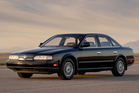 日産は1989年にプレミアムブランドのインフィニティを設立。高級セダン「Q45」を発売した。