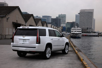 ボディーカラーにはテスト車の「クリスタルホワイトトゥリコート」を含む全5色が設定されている。