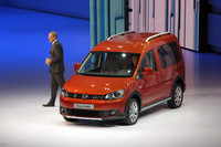 VWの商用車部門は「キャディ」のクロスオーバー版「クロスキャディ」を公開。