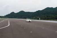 直線路の全長は約920m。さまざまな状況での定量的な実車測定が可能な、利用範囲の広いコース。面積約2万3000平方メートル。（写真＝ショーワ）